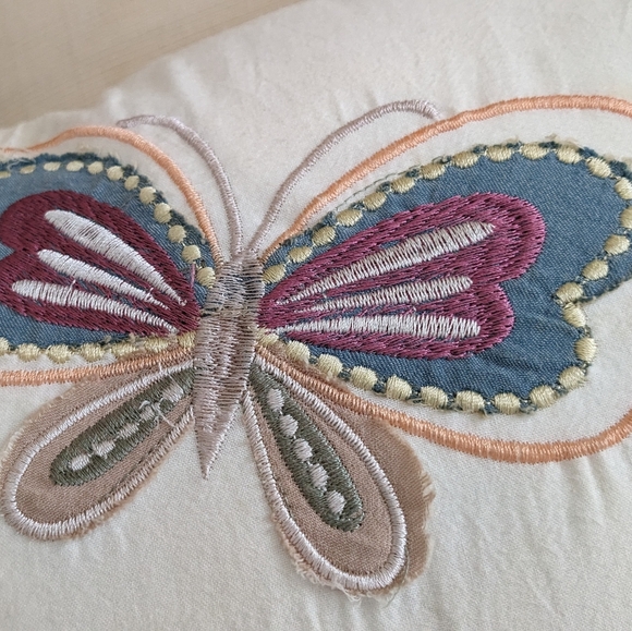 applique decor pillow - Picture 3 of 5